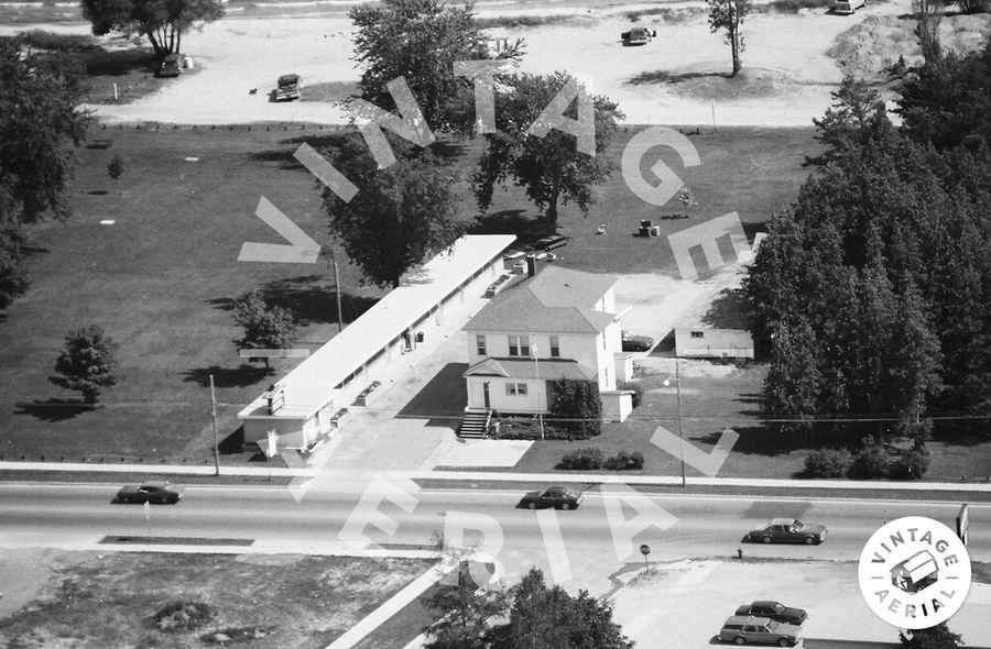 Starlite Beach Motel - 1984 Aerial Photo